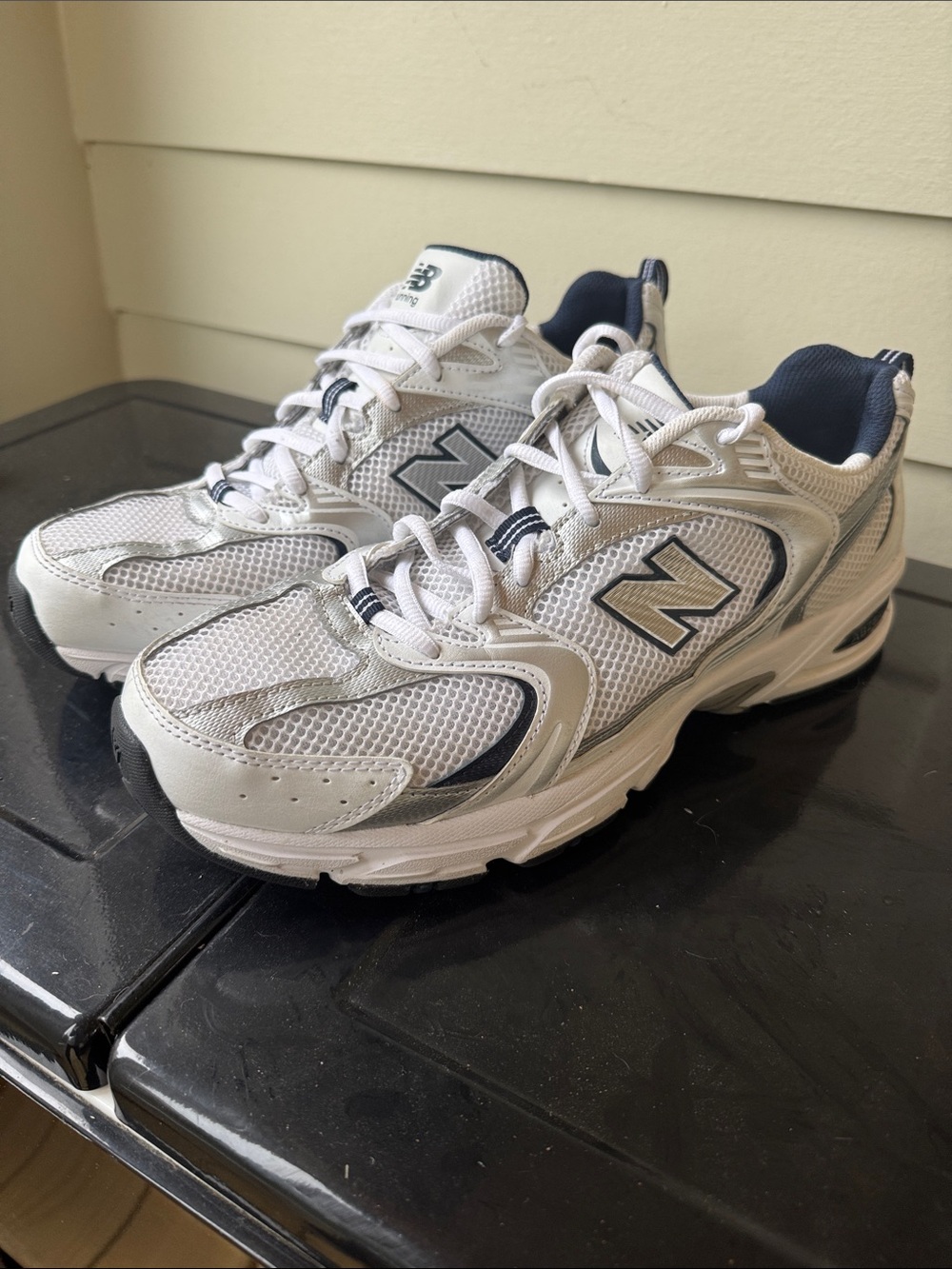 New Balance 530 sneaker white silver and navy sz 11